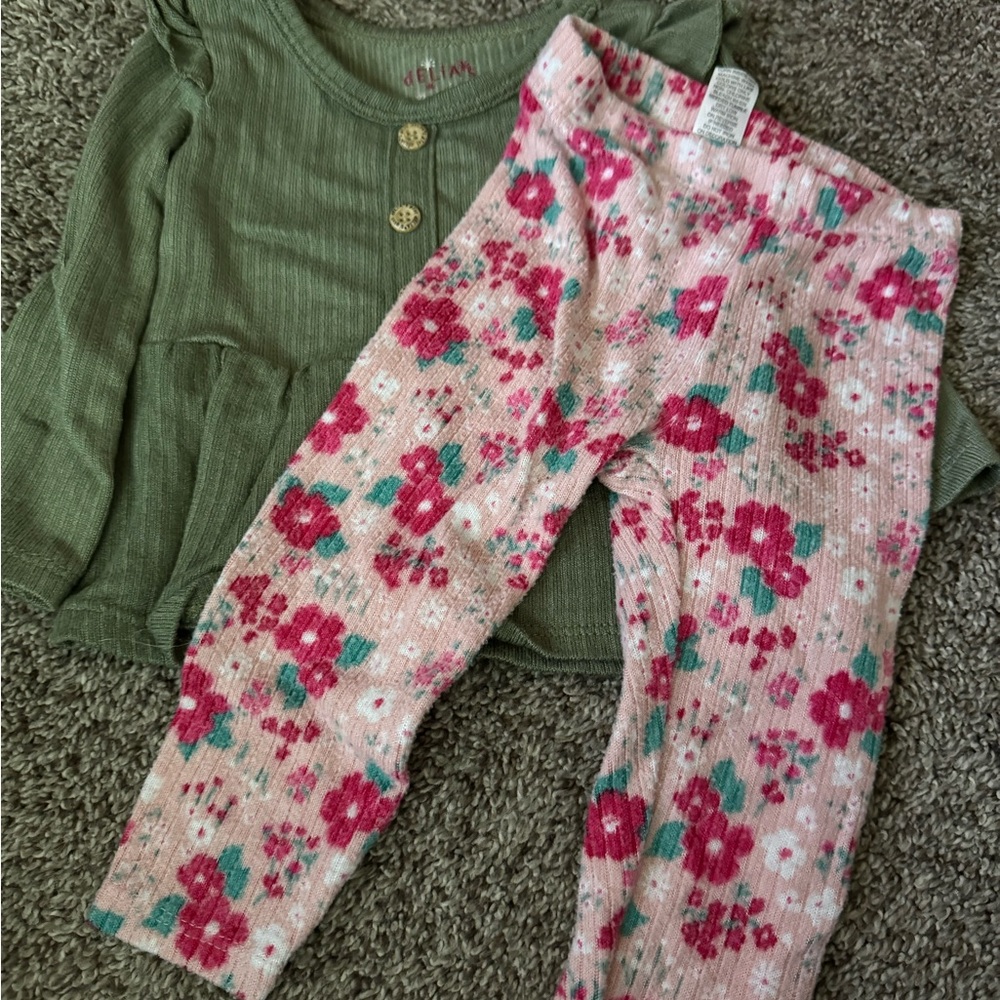 dELiA*s Pink Floral Leggings and Green Top Set